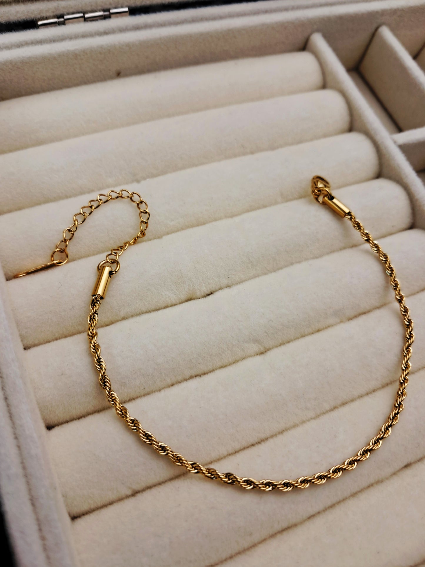 Robe shape stainless steel bracelet - gold