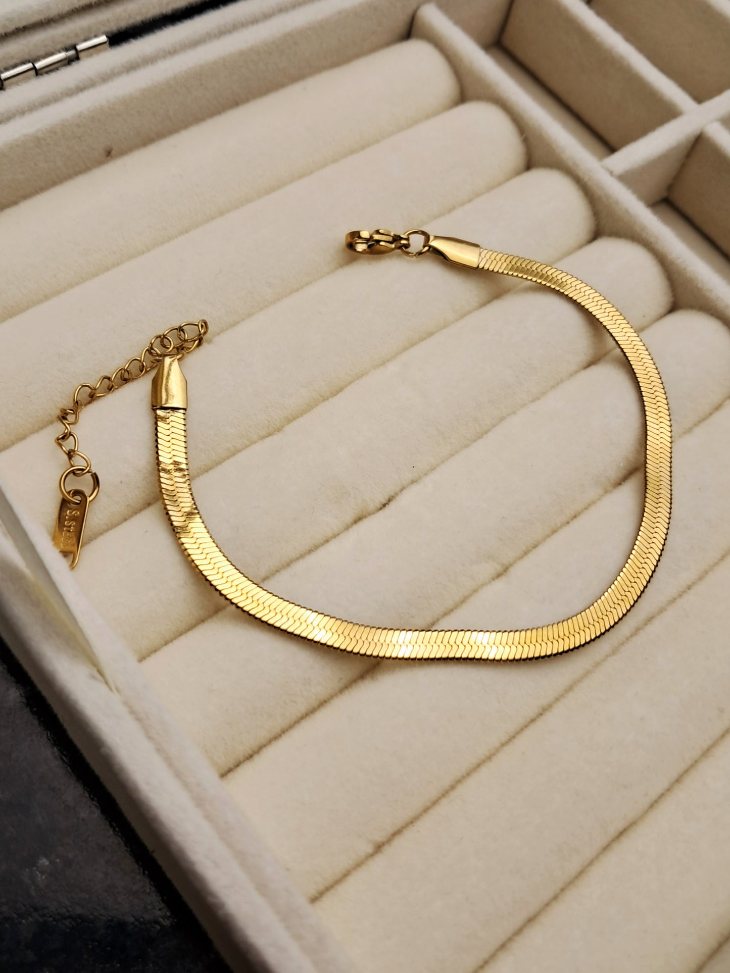 Snake shape stainless steel bracelet - gold