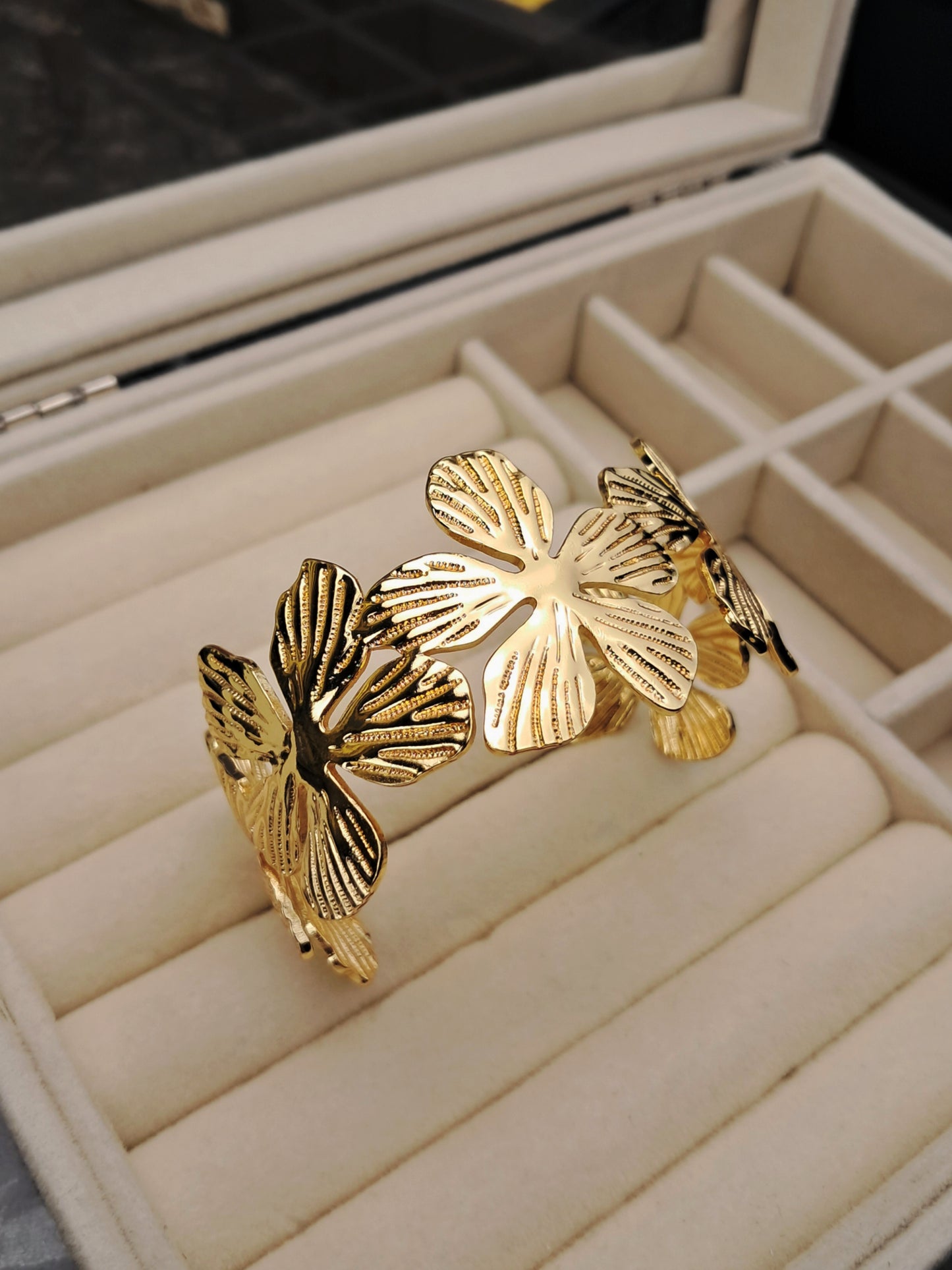 flower stainless steel bracelet - gold
