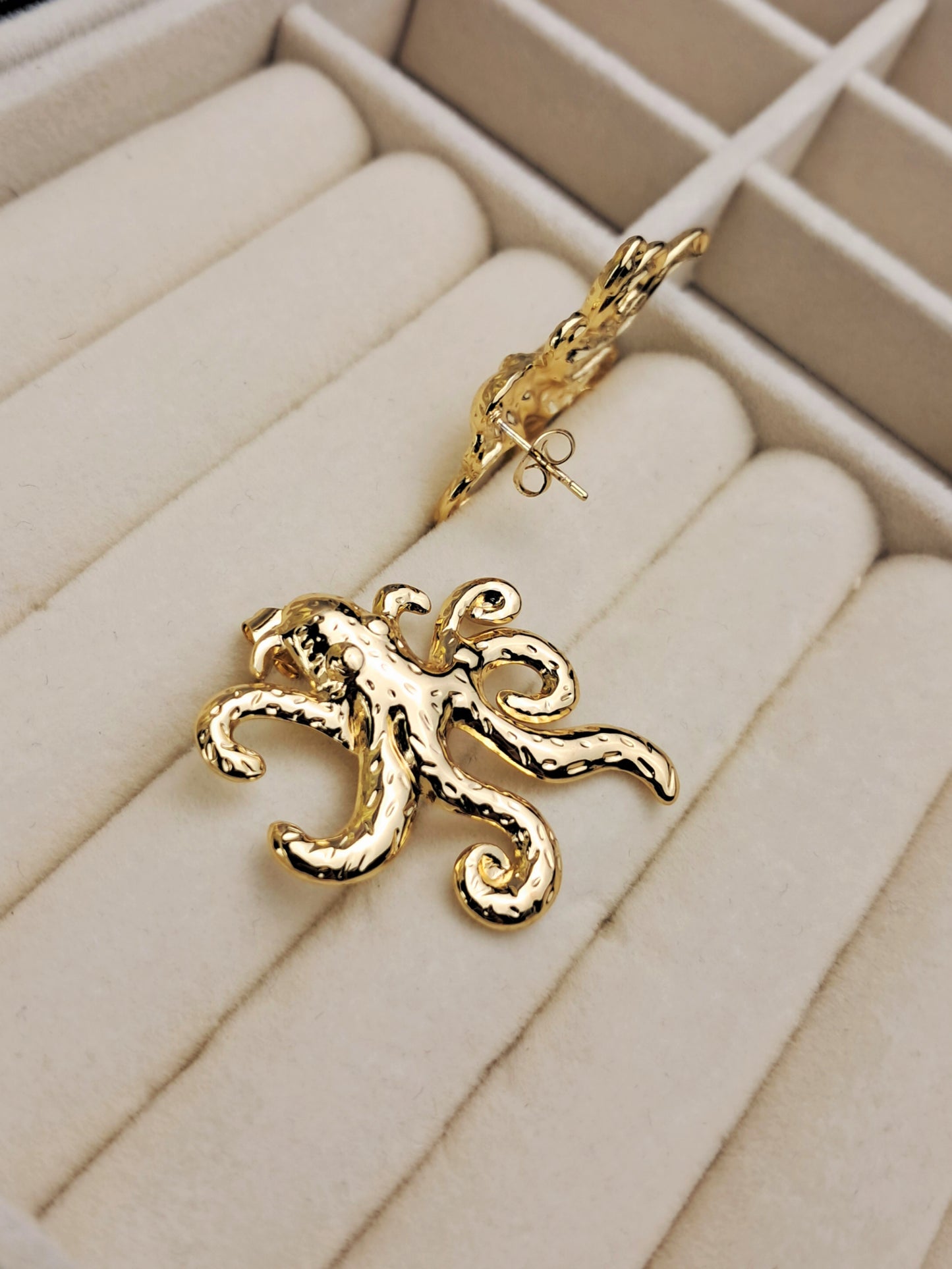 Octopus stainless steel earing - gold