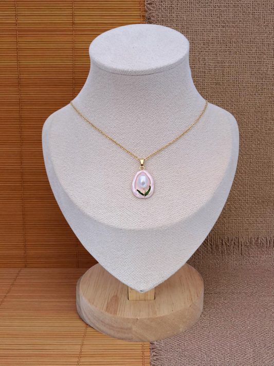 rose with shell summer necklace