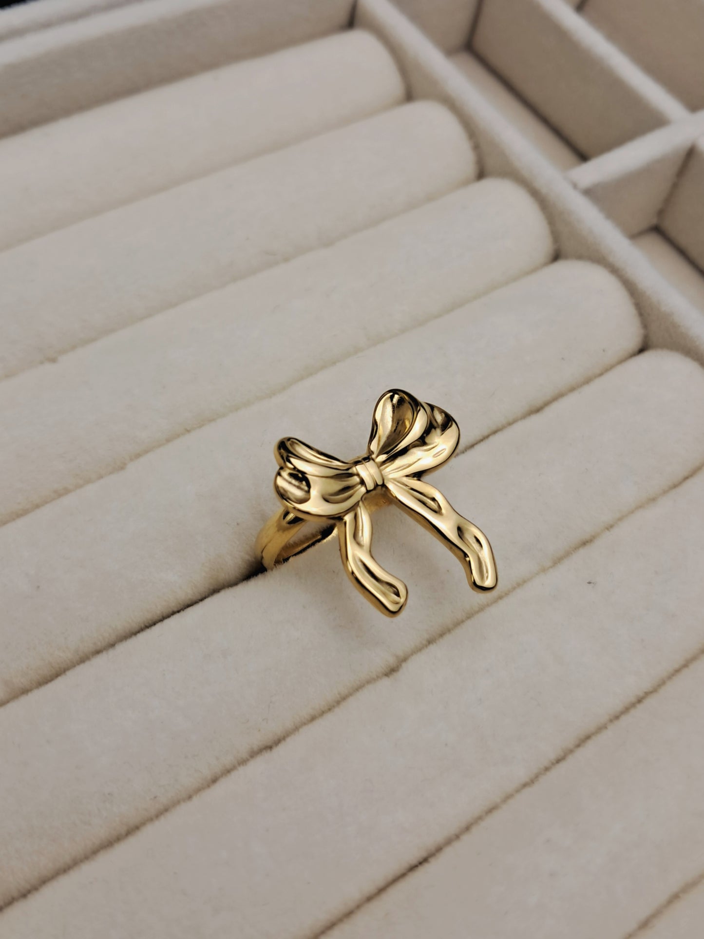 bow stainless steel ring - gold